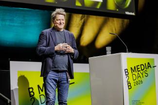 Photo of John Barnes, Caption: John Barnes, Chief Digital Officer at William Reed, delivers the keynote address at B2B Media Days 2026 in Berlin. Photo by © Monique Wüstenhagen